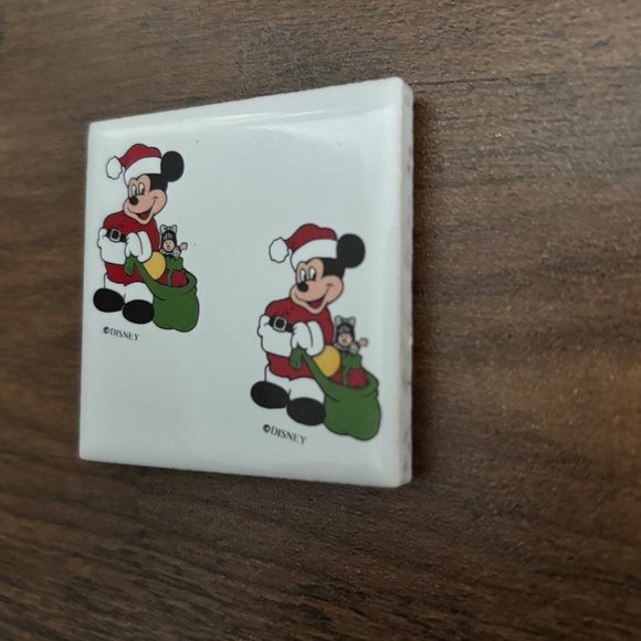 * VINTAGE Disney MICKEY MOUSE Santa Christmas Refrigerator Tile Magnet Ceramic * - Picture 4 of 5